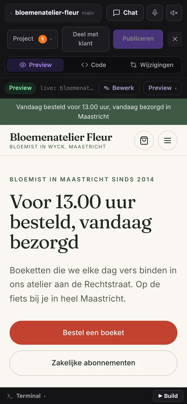 De bouwer op de telefoon: preview van de webshop met Publiceren en Deel met klant bovenin.